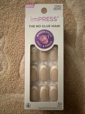 imPRESS Twist Press-On Nails Medium length Squoval French NIB